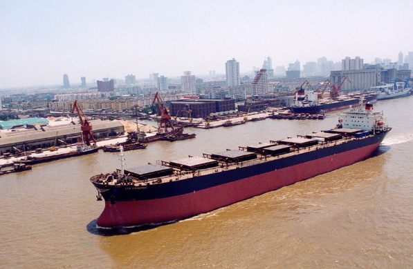 青岛散货船运输公司凭借其独到的观点,在航运领域取得了显著成就