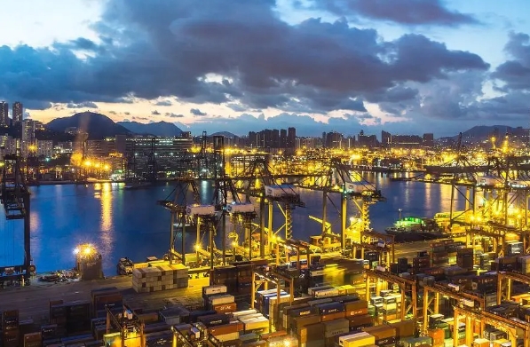 青岛港海运物流不仅是中国海运物流的重要节点,更是连接世界的桥梁