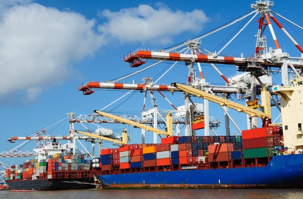 青岛货代如同一条隐形的蓝色纽带,紧密连接着世界各地的经济脉搏