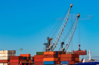 青岛货代公司,这些蓝色引擎驰骋在全球物流的广阔天地中