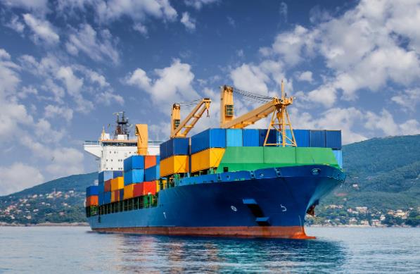 深圳国际货运业的迅猛发展，归因于深圳优越的位置和完善的物流网络