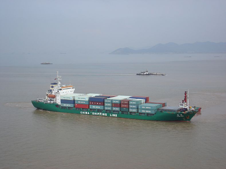 小型集装箱货船升温