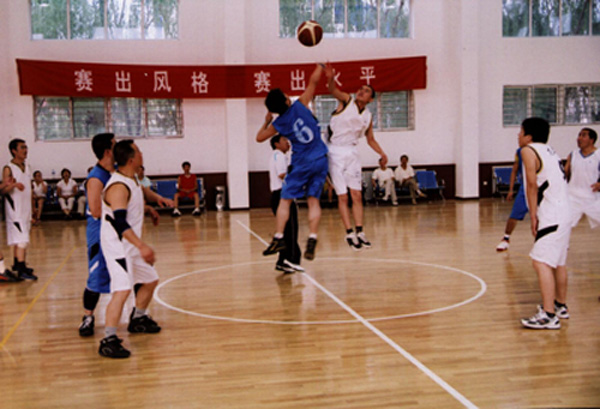 壹号娱乐内部篮球赛,关注职工身心健康