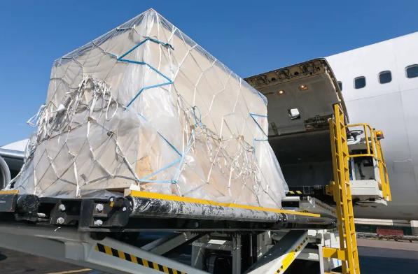 英国货代在推动国际贸易和提升物流效率方面的作用有哪些？