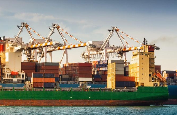 在全球贸易的浪潮中，美国货运代理行业正经历着前所未有的变革