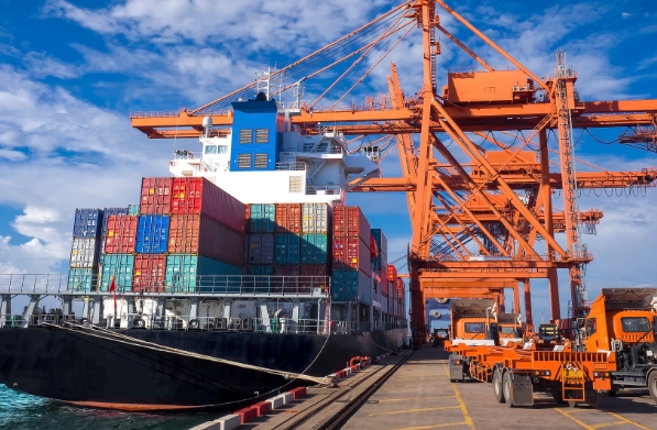 在全球化浪潮中美国海运作为连接世界经济的血脉，其重要性不言而喻