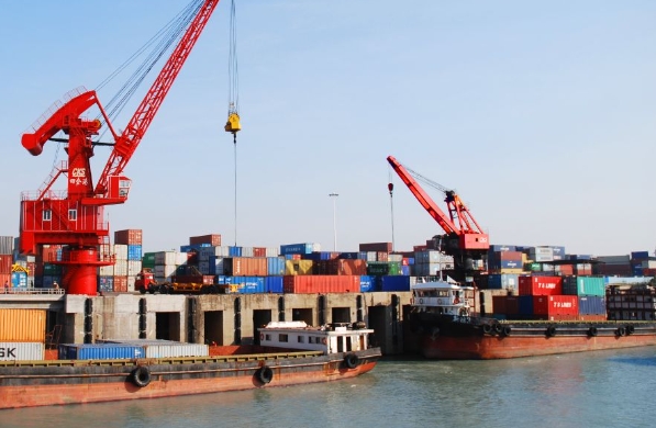 美国作为全球大的经济体之一，其海运业已成为连接世界的桥梁