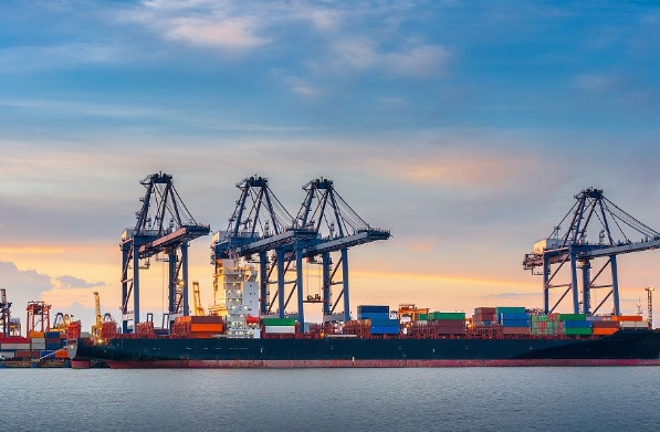 货运代理不仅是物流链条中的关键环节，更是连接世界经济的桥梁