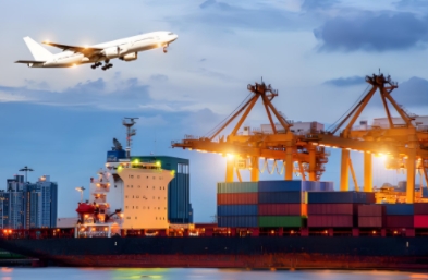 国际货代通过提供专业化的服务，帮助货主节省时间和精力，确保货物的安全运输